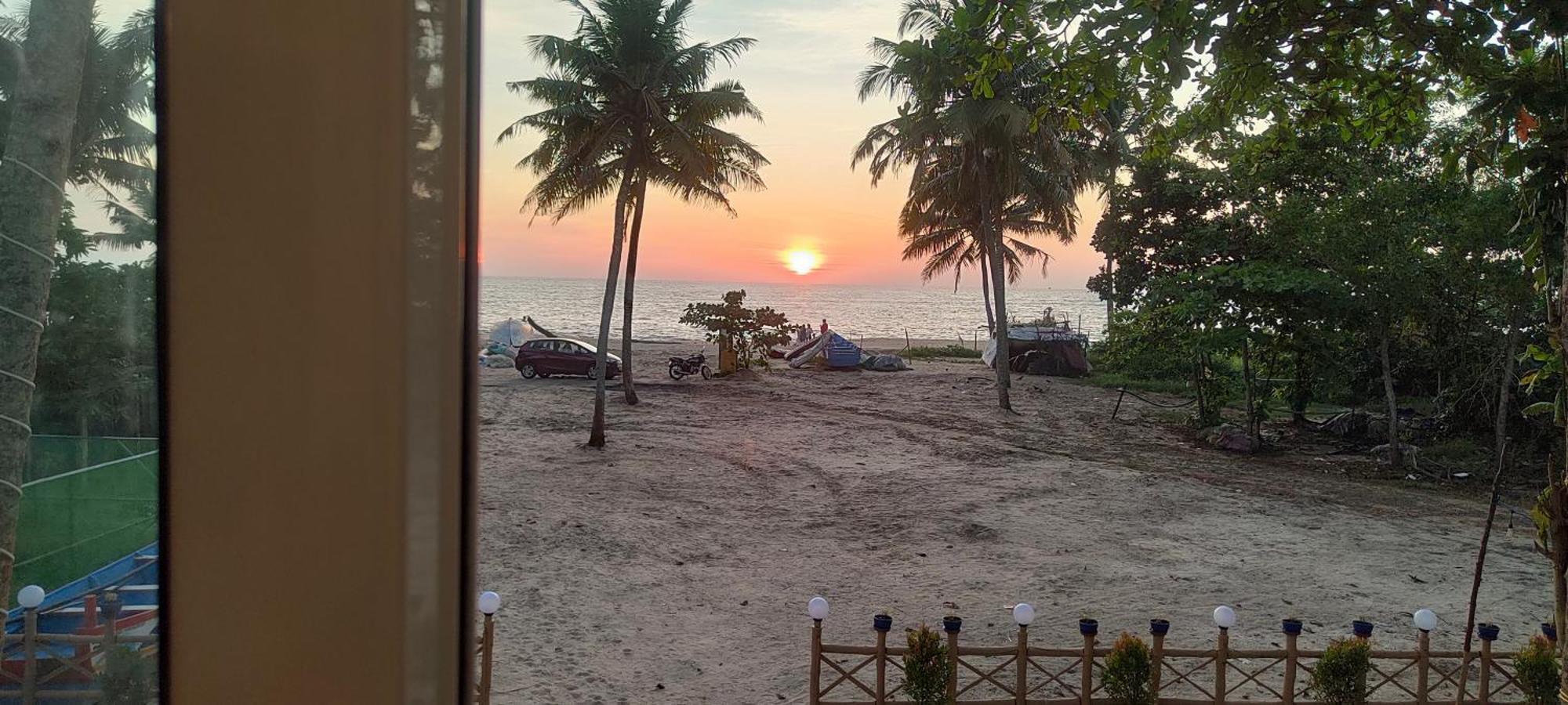 Marari Blue Whale Beach House Alappuzha Bagian luar foto