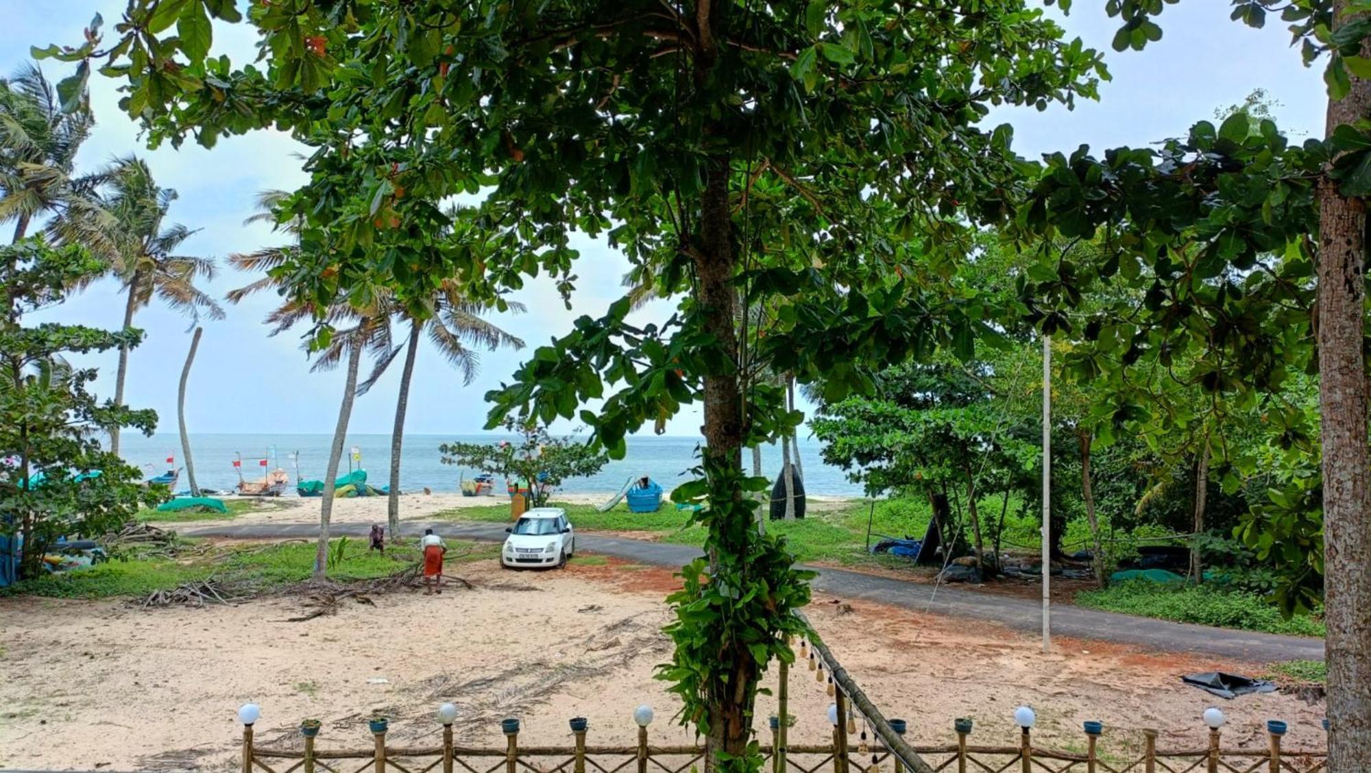 Marari Blue Whale Beach House Alappuzha Bagian luar foto